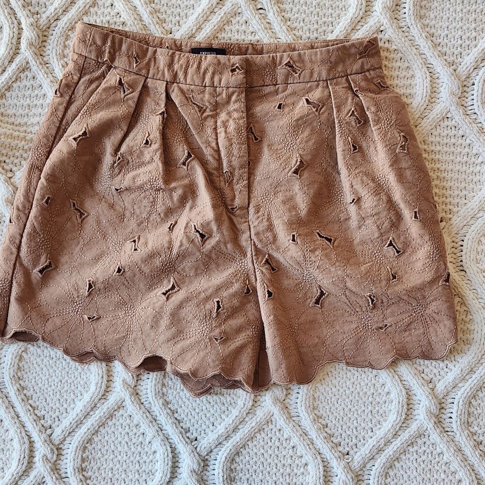 Express Stylist Tan Eyelet Floral Shorts  Size 4
